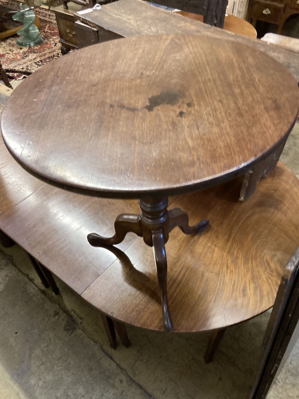 A George III circular mahogany tea table, diameter 68cm height 75cm